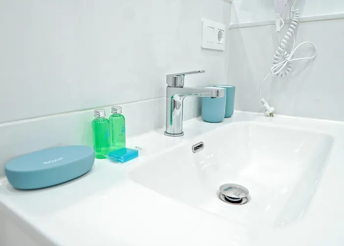 Kate Duque Fantastic With Lovely Pool 阿德耶