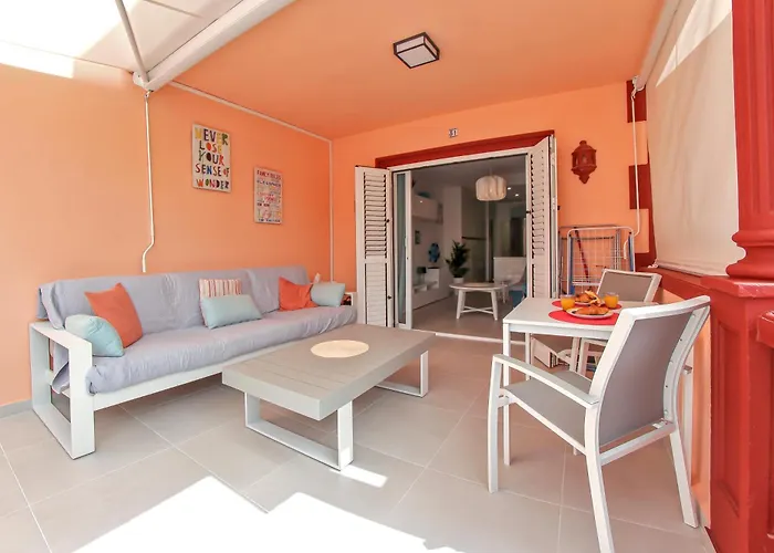 Kate Duque Fantastic With Lovely Pool 阿德耶